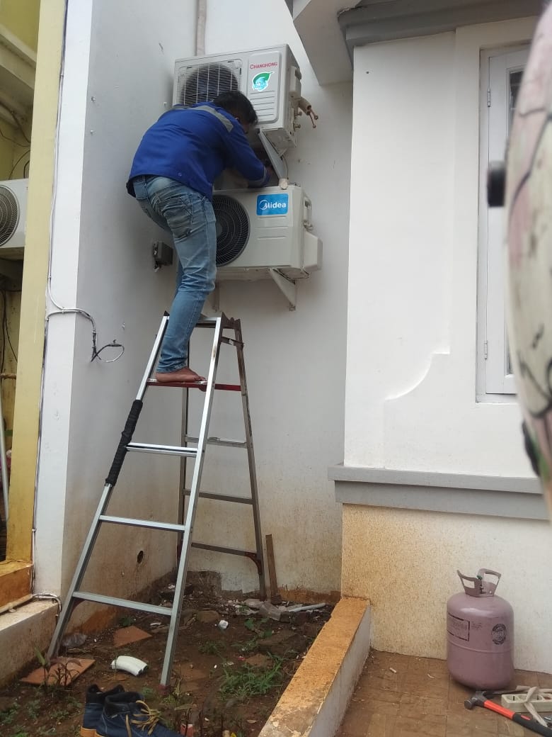 service ac di villa pamulang